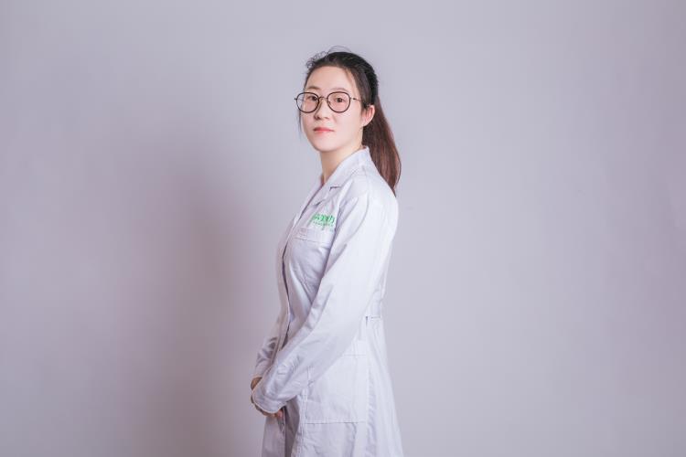 李明霞